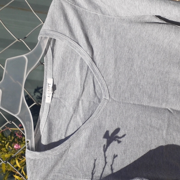 NWOT Active Grey Long Sleeve V-neck Top, Size L - Picture 5 of 8